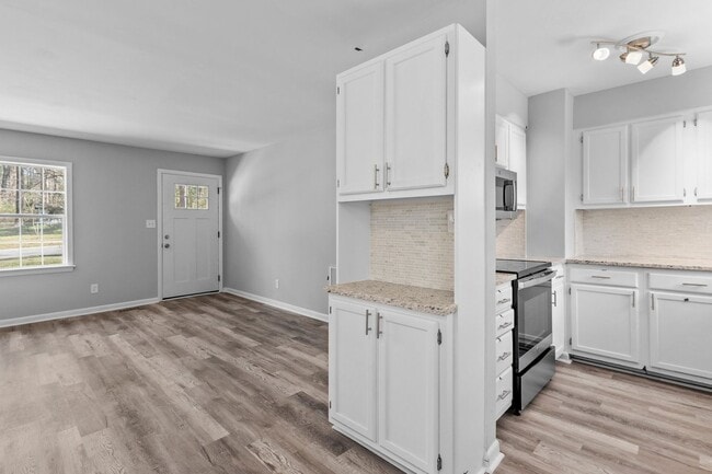 Building Photo - Renovated 3BR Ranch | Granite Counters | Stainless Appliances | Carport | Large Yard