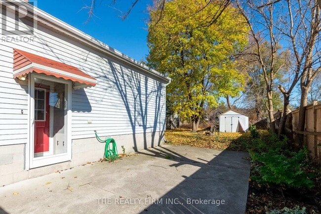 Building Photo - 6 Appel St