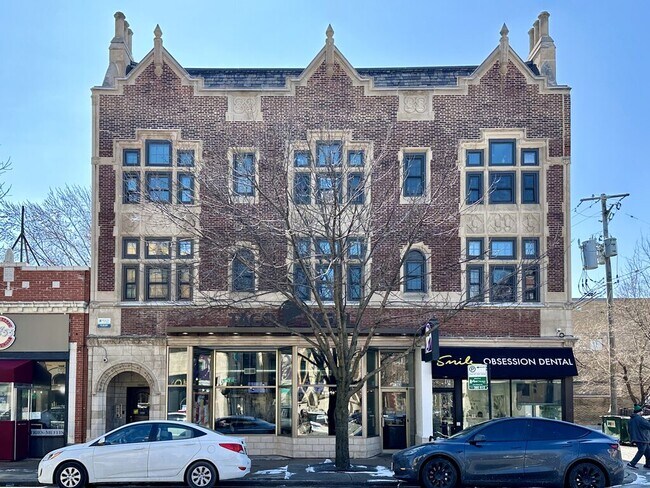 Building Photo - 1367 E 53rd St