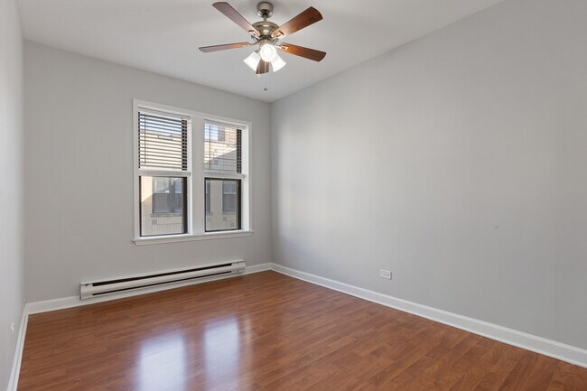 Foto del edificio - 3639 W Dickens Ave