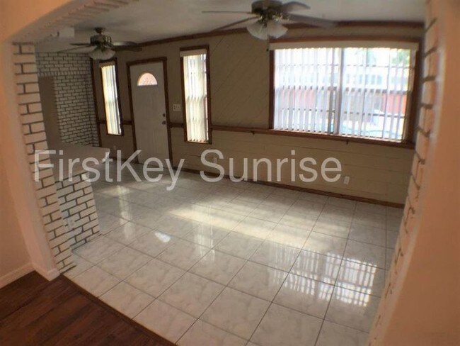 Foto del edificio - 9200 NW 24th Ct