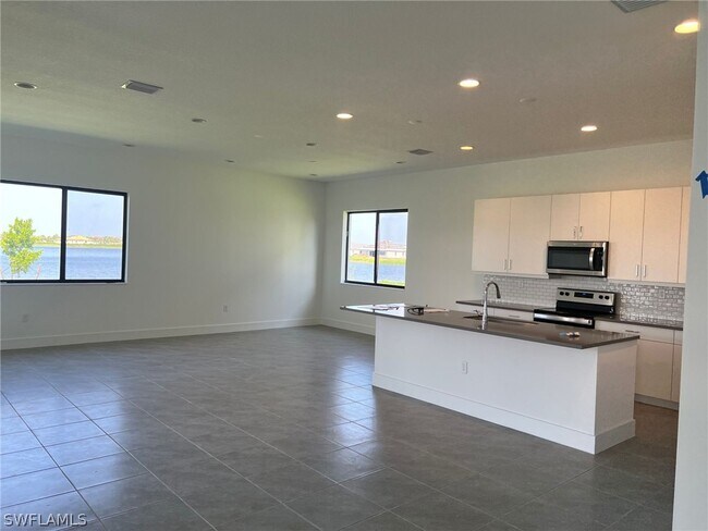 Foto del edificio - 5105 Isidora Ln