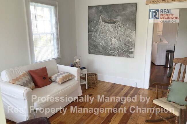 Building Photo - Charming Cottage in the Heart of Wilmington