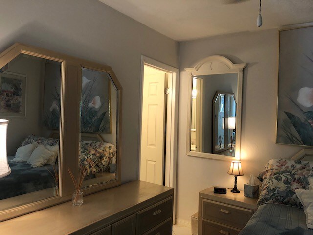 Foto principal - 9202 Vanderbilt Dr
