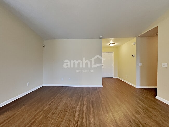 Building Photo - 634 Mable Dr