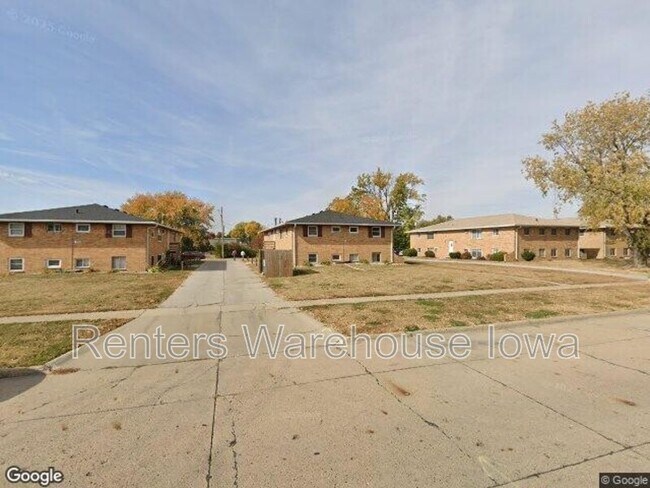 Building Photo - 114 NW College Ave