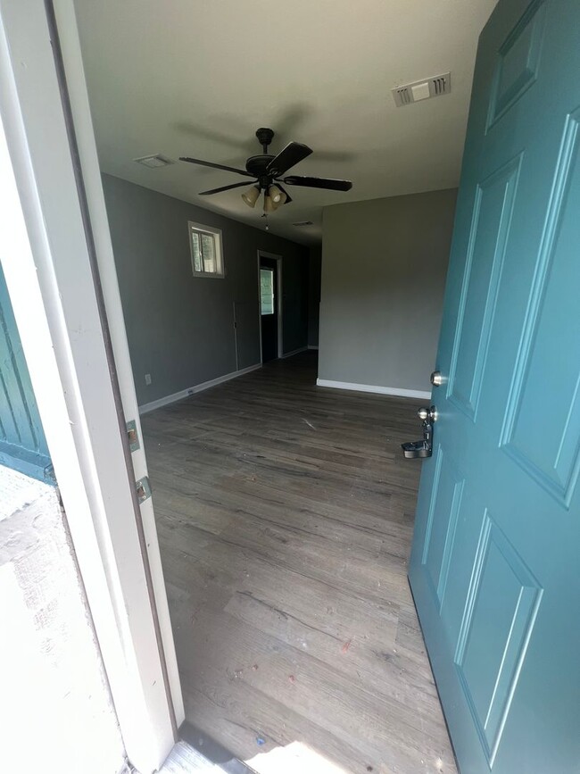 Building Photo - Affordable 3-Bedroom Home on a Spacious Co...