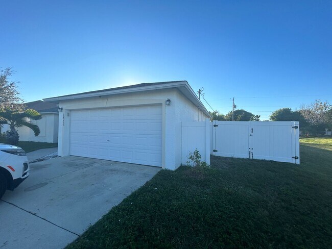 Foto del edificio - 3/2 Home with Fenced in yard