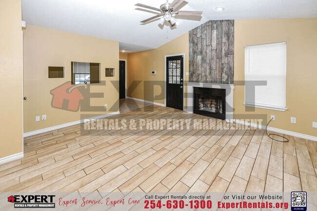 Foto del edificio - Charming Corner Lot Retreat: 3-Bedroom Hav...