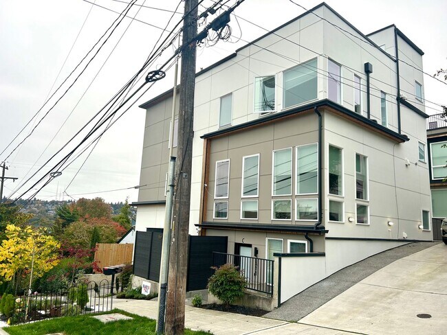 Foto del edificio - Magnolia newer 2Bed 2Bath Townhouse with Rooftop Deck