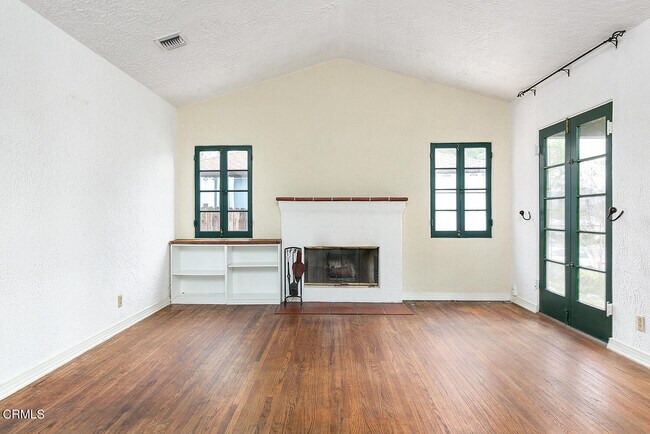 Building Photo - 1639 Broadview Dr