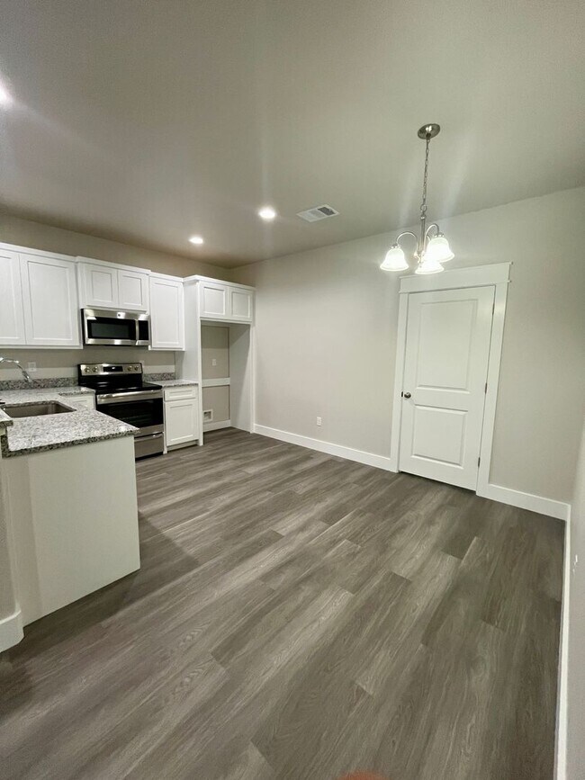 Foto del edificio - Beautiful 4bd 2ba in New neighborhood
