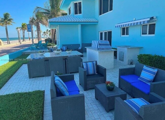 Foto del edificio - 3400 N Surf Rd