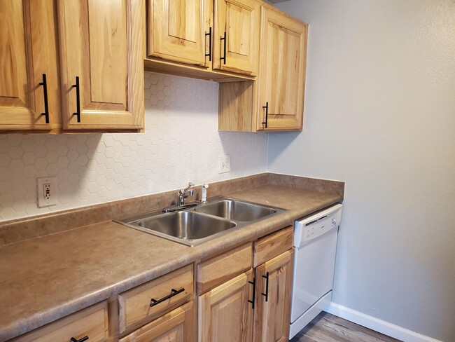 Building Photo - 423 E Fountain Pl