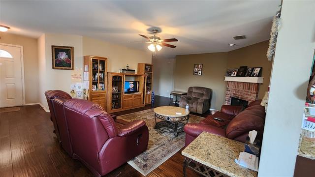 Foto del edificio - 6613 Longleaf Ln