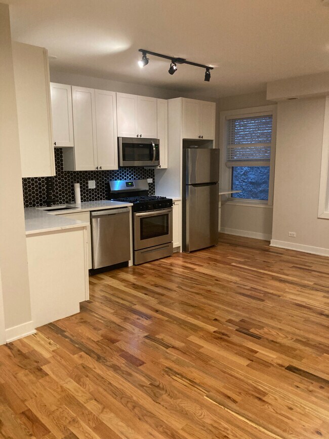 Foto del edificio - 656 W Wrightwood Ave
