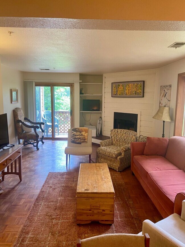 Foto del edificio - Furnished 2-Bedroom Condo with Great Amenities