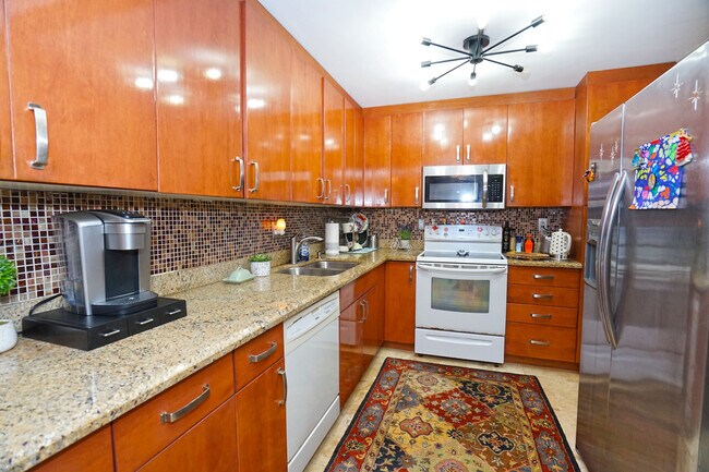 Foto del edificio - 1833 S Ocean Dr