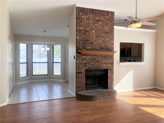 Foto del edificio - 516 Winterwood Dr