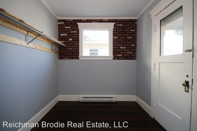 Building Photo - 146 Gilbert Ave