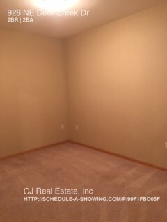 Building Photo - 926 NE Deer Creek Dr