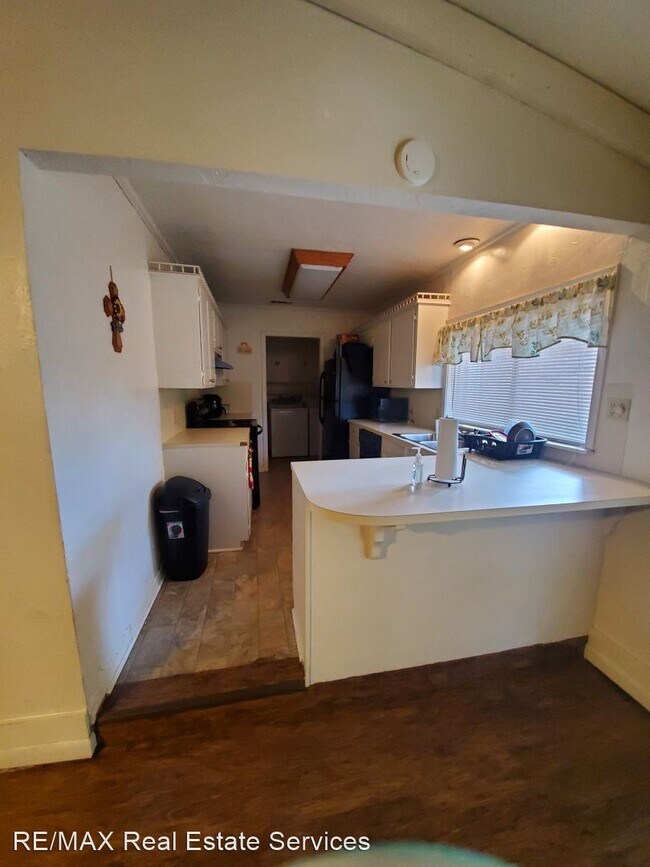 Building Photo - 4 br, 2.5 bath House - 8852 St Clair Street
