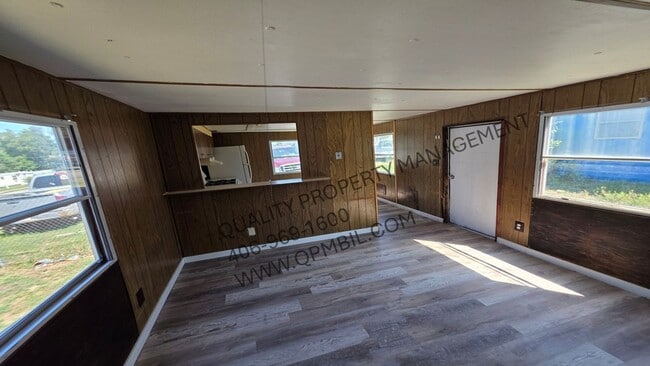 Building Photo - 3955-3956 BLUEBIRD MOBILE CT
