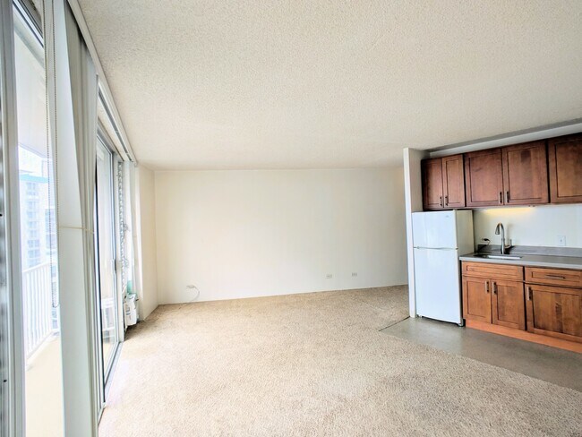 Building Photo - 750 Amana St
