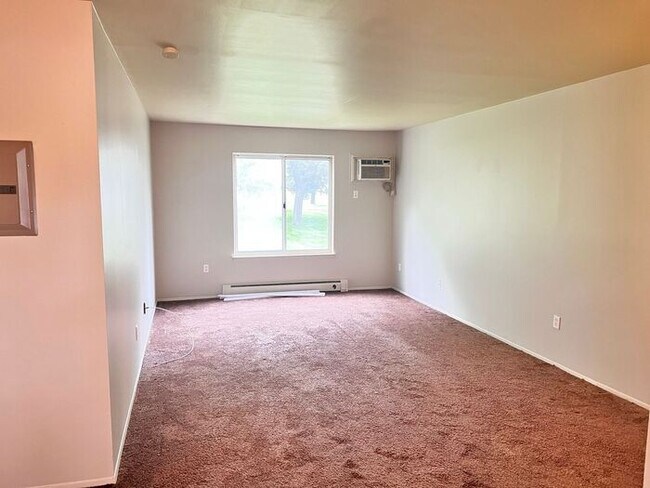 Foto del edificio - Beautifully Remodeled and Spacious - Heat and Water Included