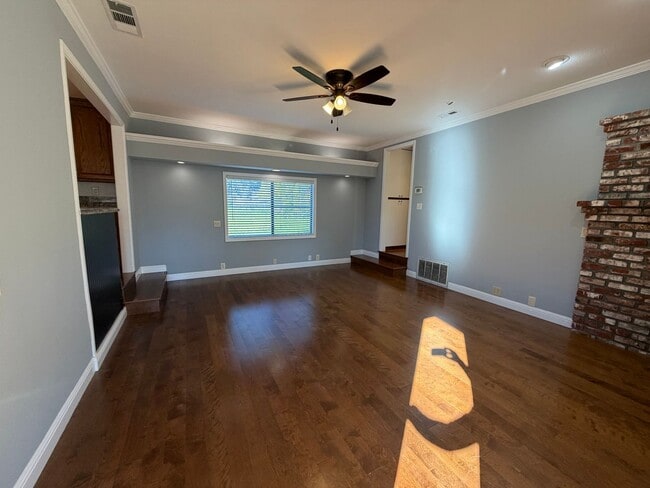 Foto del edificio - 2720 Larry Ln