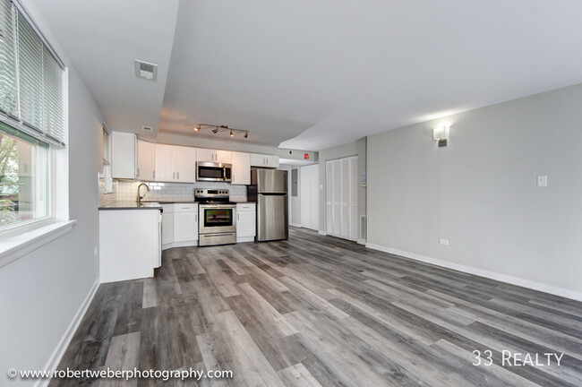 Foto del edificio - Euclid Place / Arlington Heights / 1 Bed /...
