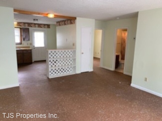 Building Photo - 701 Maple Ave