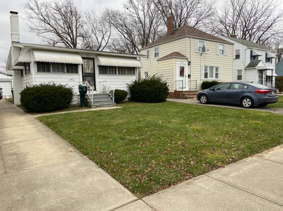 Primary Photo - 301 E 248th St