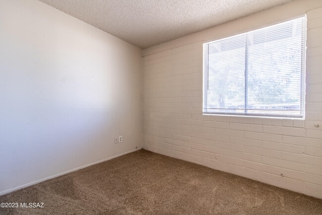 Building Photo - 4038 S Desert Spring Dr