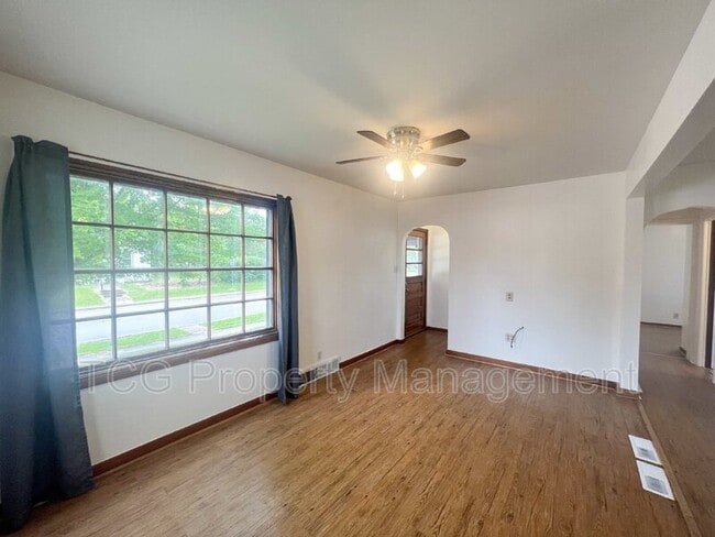Building Photo - 938 Creve Coeur St