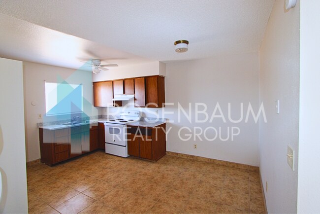 Foto del edificio - 4 plex apt with 2 beds and a bath, spaciou...