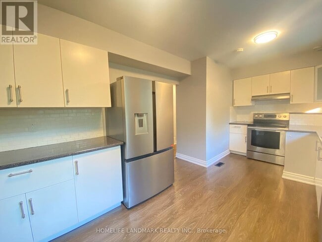 Photo du bâtiment - 156 Guildwood Pkwy