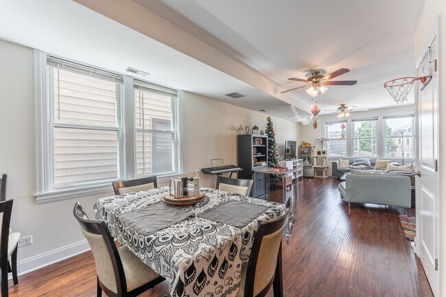 Foto del edificio - 3047 N Kimball Ave