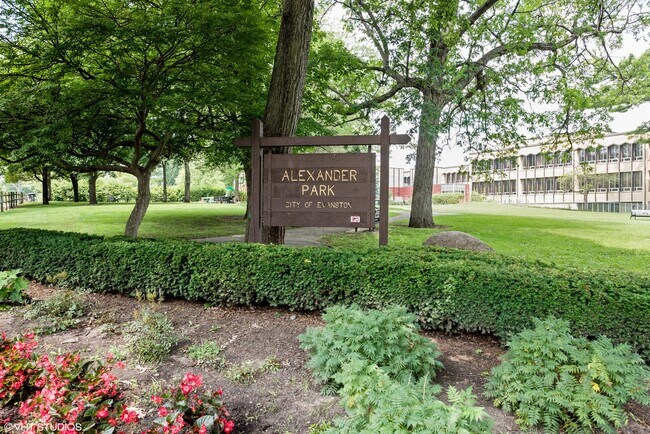 Foto del edificio - 1585 Ridge Ave