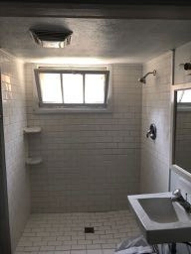 Building Photo - 720 1/2 S 6th