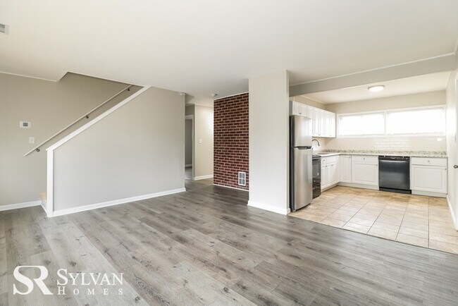 Foto del edificio - Renovated 4BR 2BA home is ready for new re...