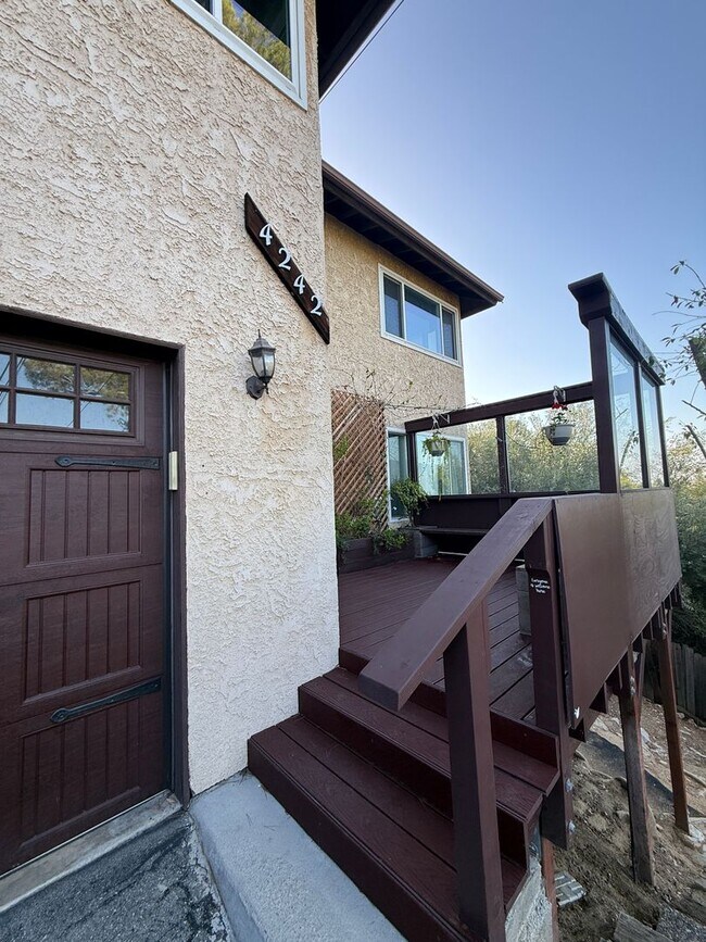 Foto del edificio - 4242 Briggs Ave