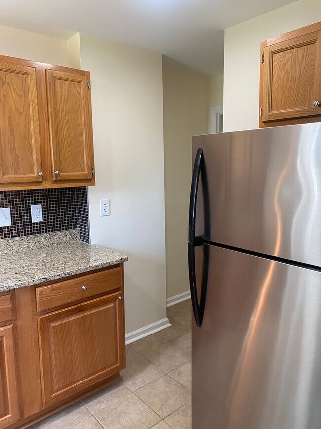 Building Photo - Lovely 2 Bedroom Townhome in Hyattsville!