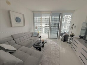 Building Photo - 495 Brickell Ave