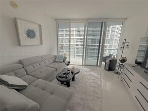 Building Photo - 495 Brickell Ave