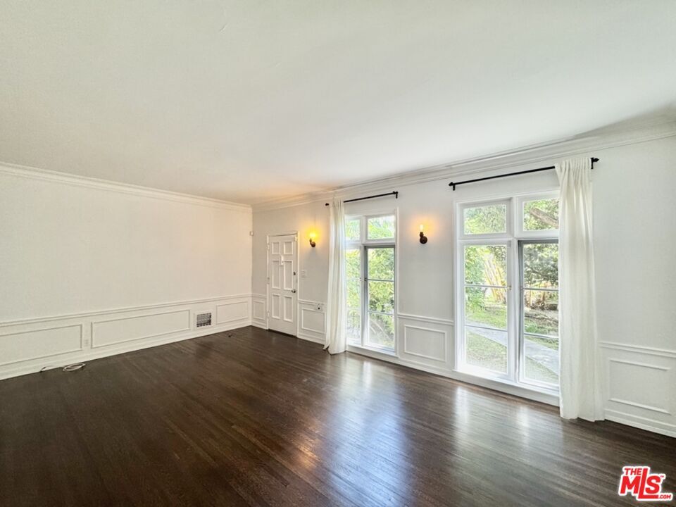 Primary Photo - 1401 Laurel Ave