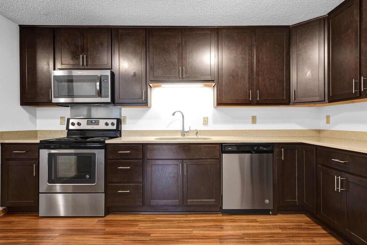 Oaks Lincoln Apartments Apartments in Edina, MN