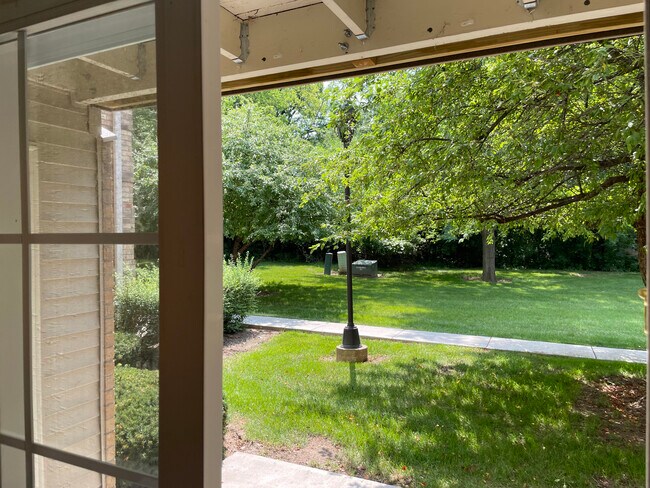 Building Photo - 1412 W Clear Water Cir