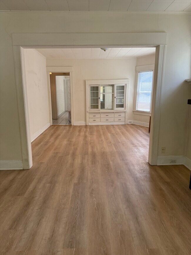 Foto del edificio - 2744 N Murray Ave