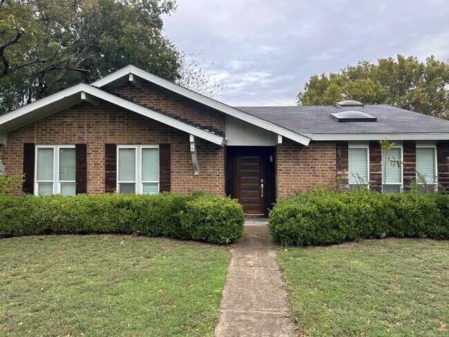 Building Photo - 2905 Spring Brook Dr